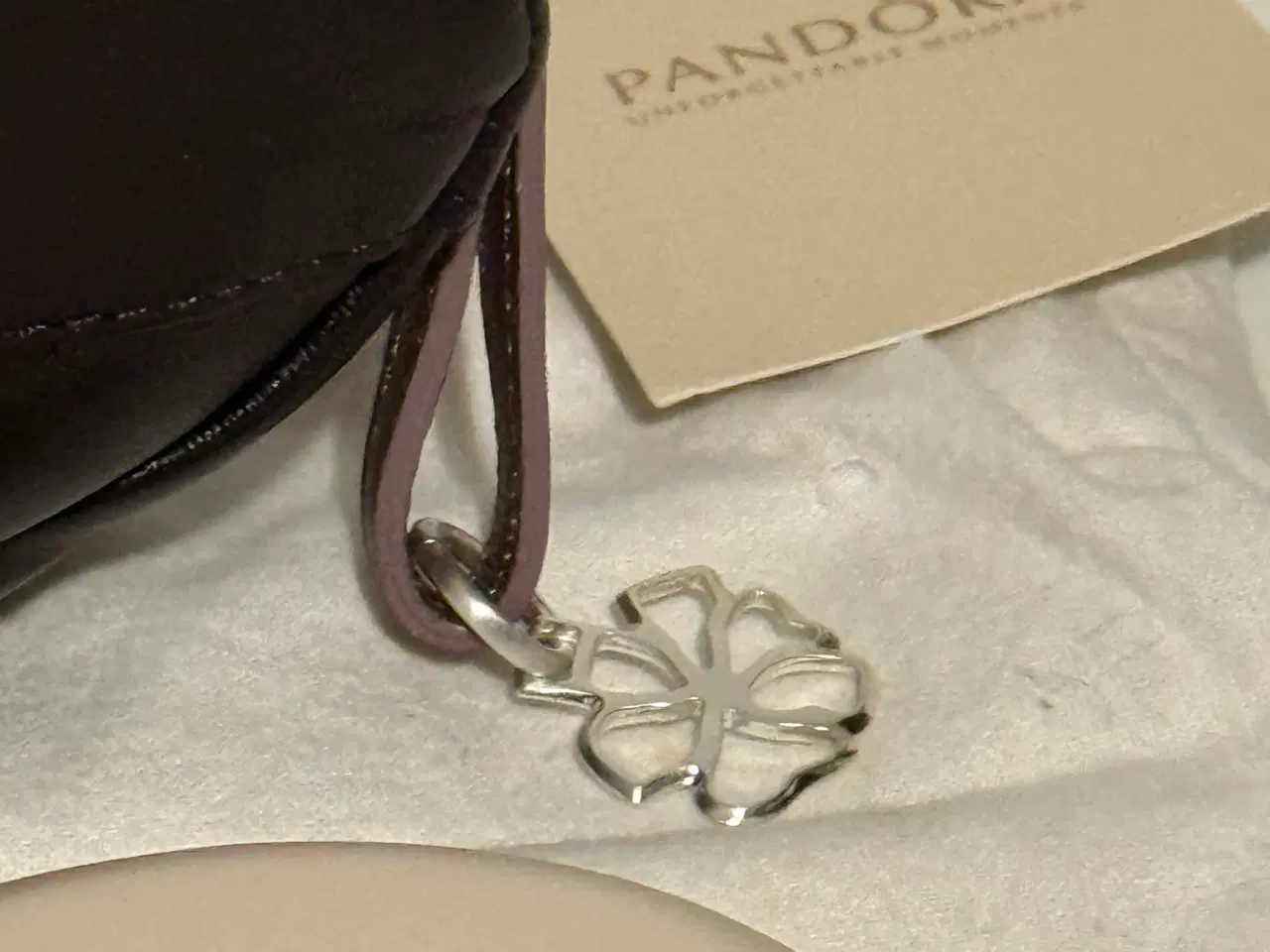 Billede 4 - Pandora kosmetikpung m. to spejle og stofpose