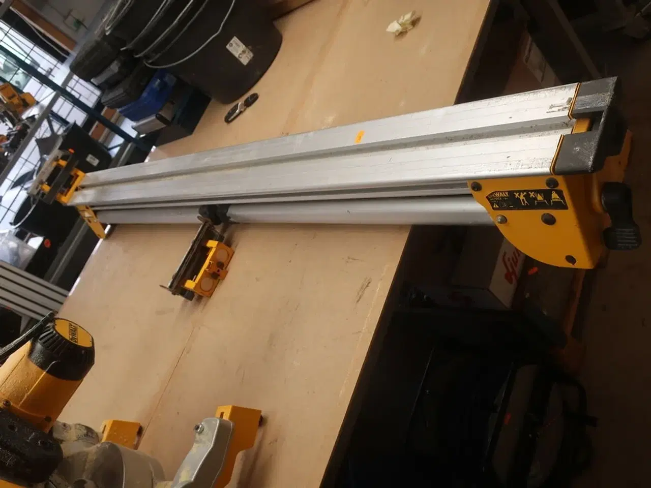 Billede 5 - Kap-/geringssav DEWALT DWS778 -QS med arbejdsbord DE7023 -XJ