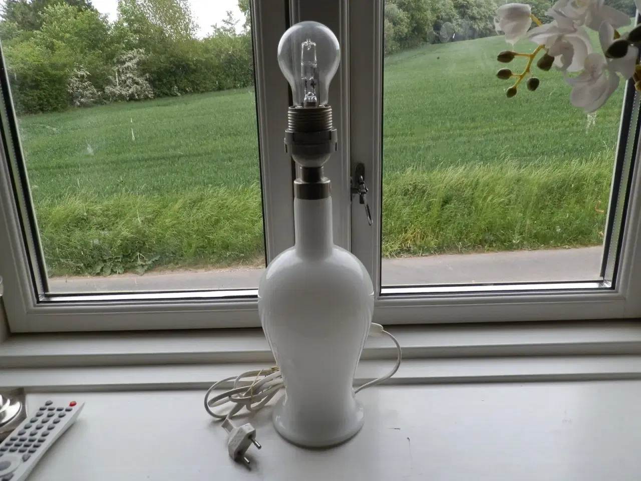 Billede 1 - Hvid Royal Copenhagen bordlampe