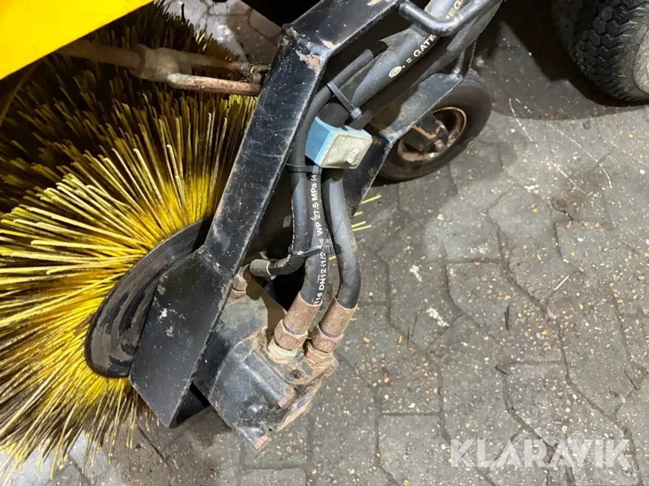 Billede 9 - Redskabsbærer Rimas / Wulff W400 - med kost og Saltspreder