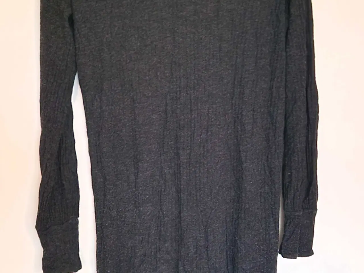 Billede 2 - Sort blød kjole