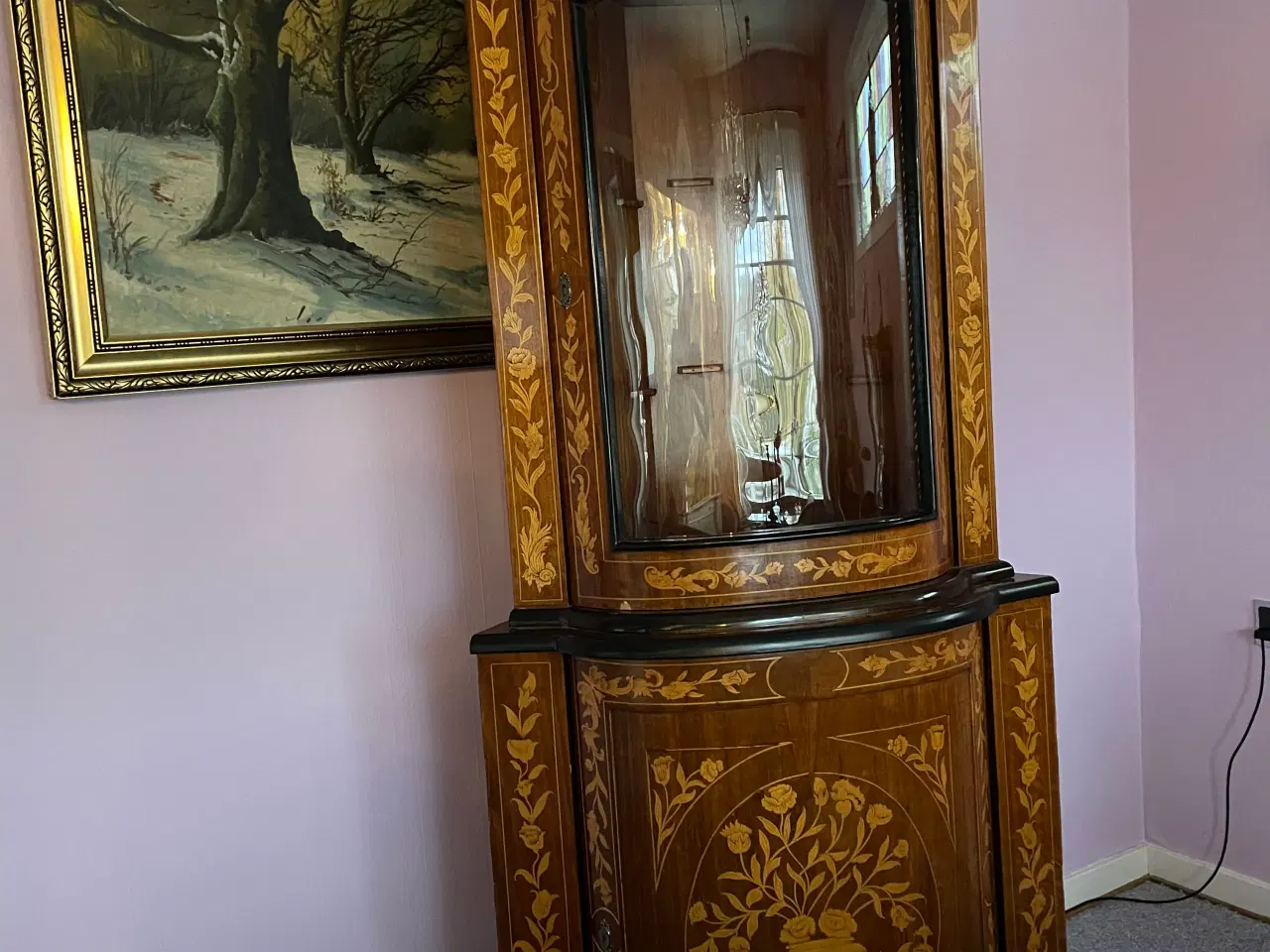 Billede 2 - Flot og sjældent vitrine/hjørneskab
