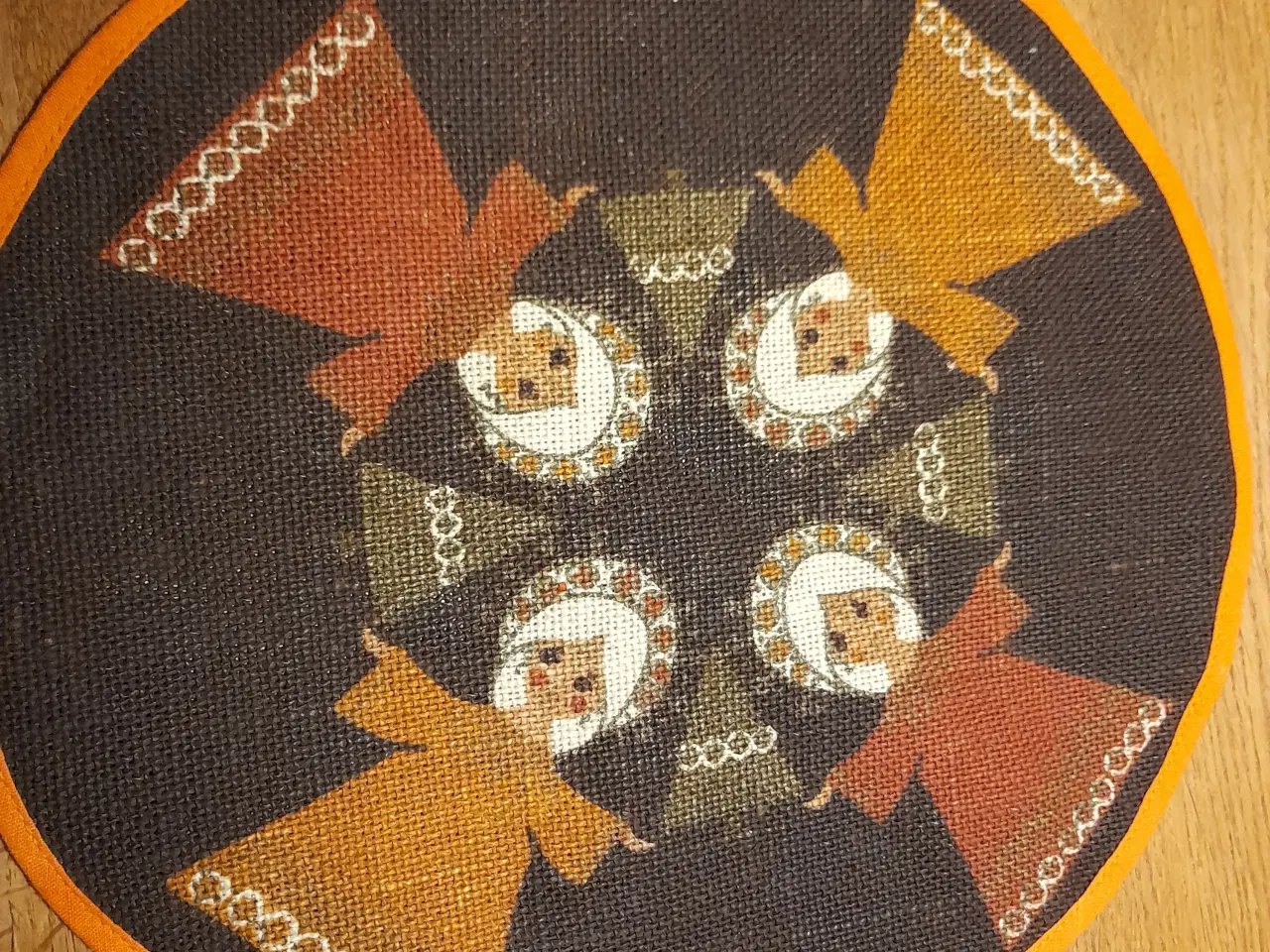 Billede 2 - Retro lille dug/ brødkurvsserviet.