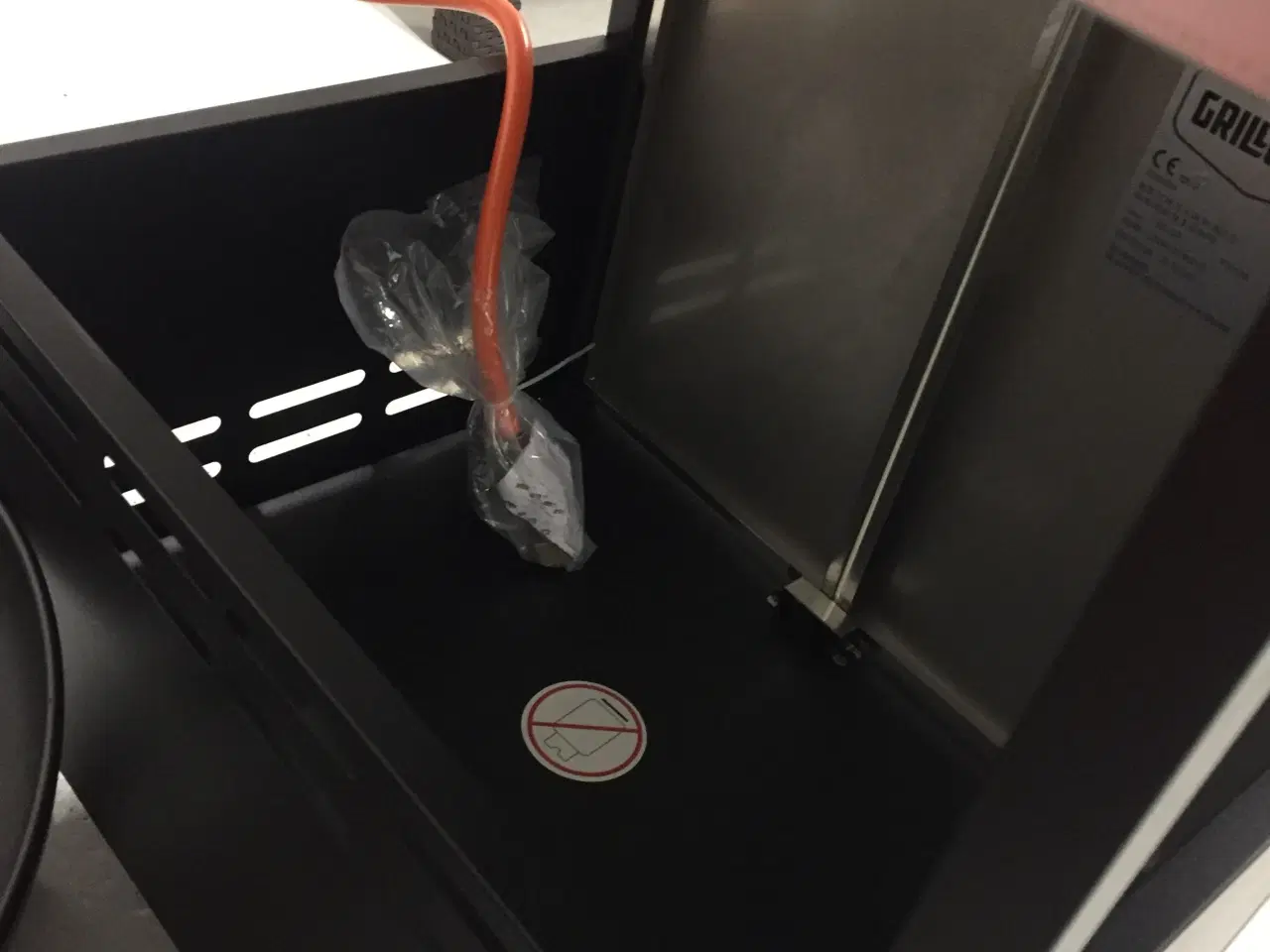 Billede 3 - Grill med tre brændere og sidebrænder.