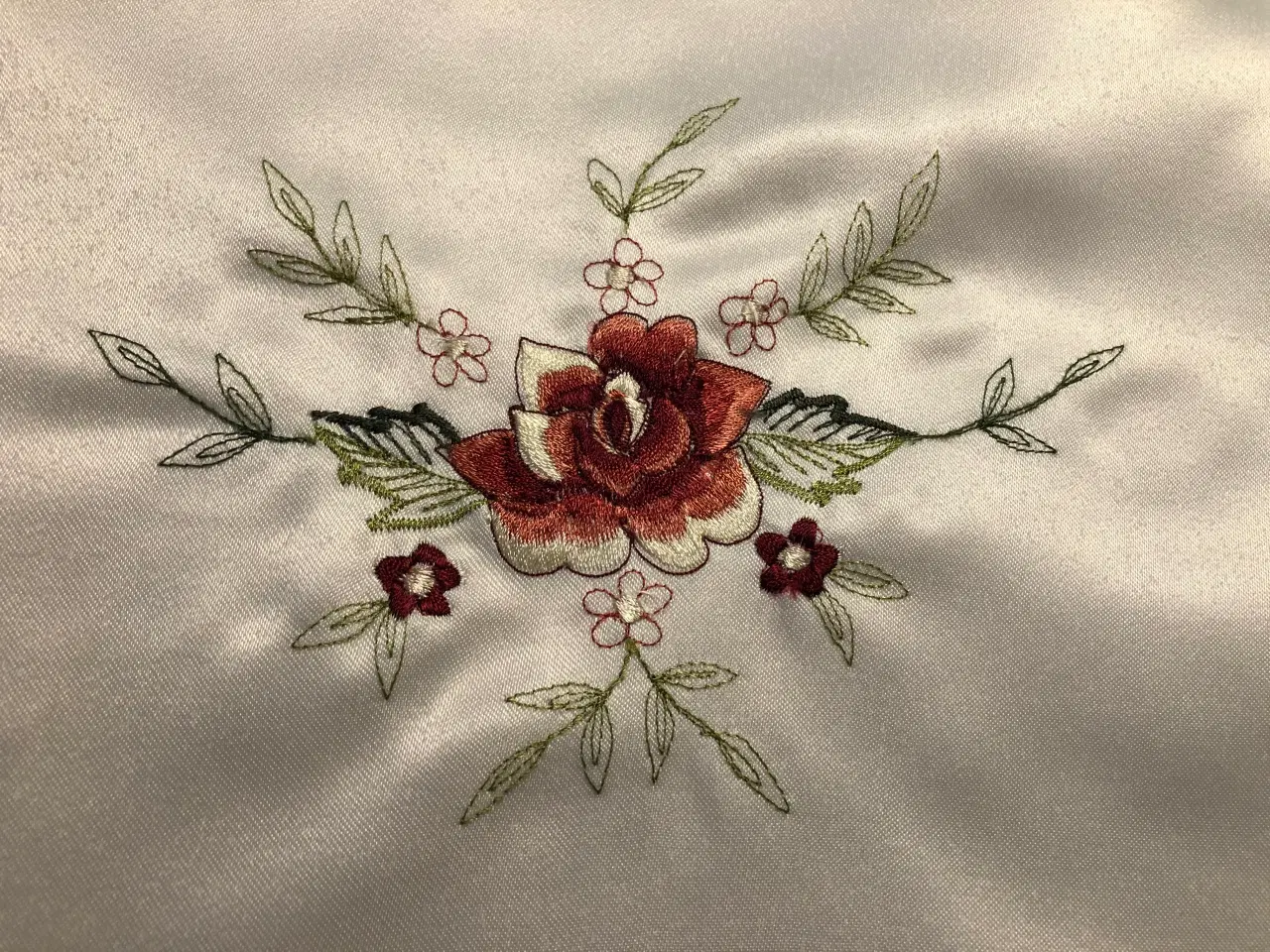 Billede 2 - Broderet dug