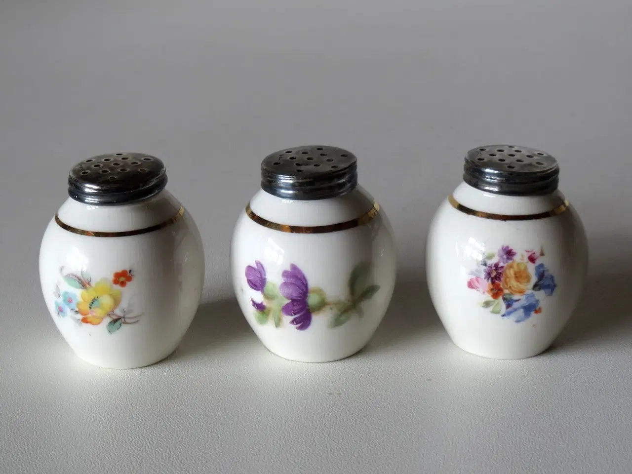 Billede 3 - Meget gamle saltbøsser med sølvlåg