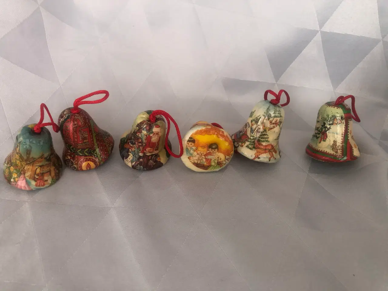 Billede 18 - 6 ældre juleklokker til ophæng