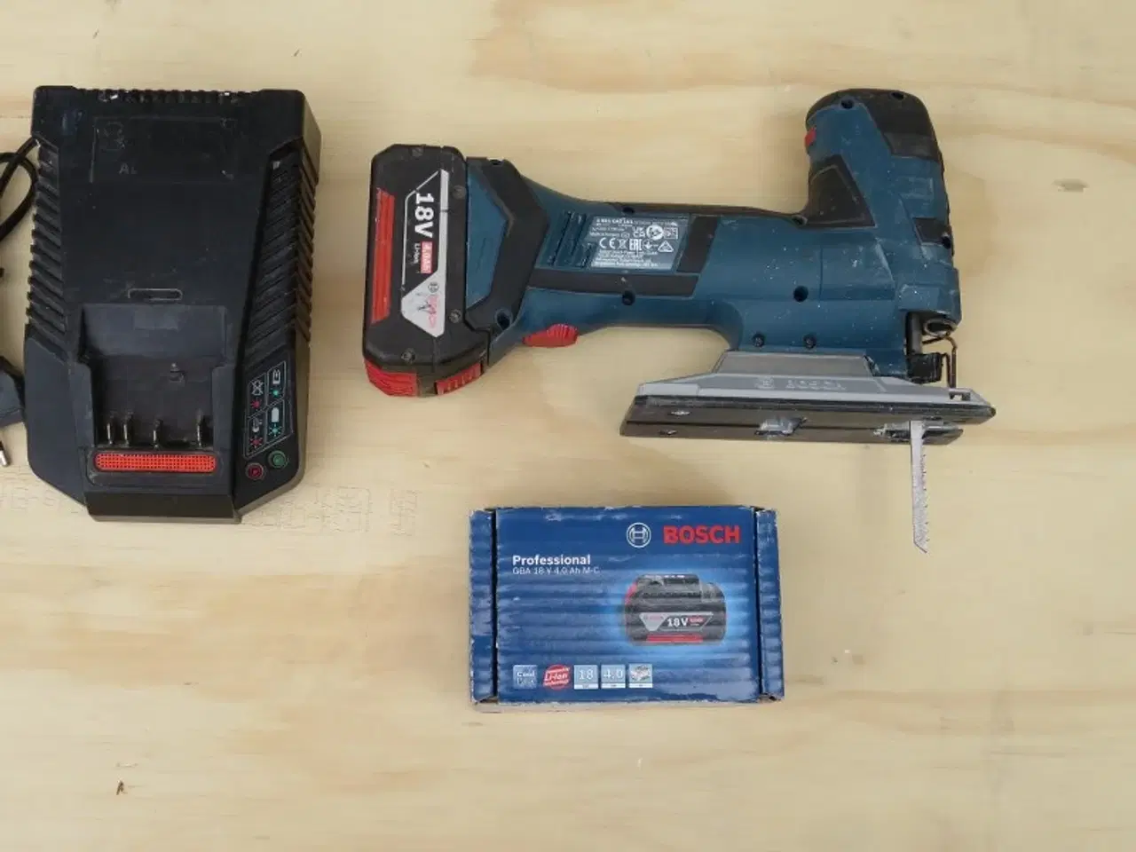 Billede 2 - Bosch stiksav med batterier og lader