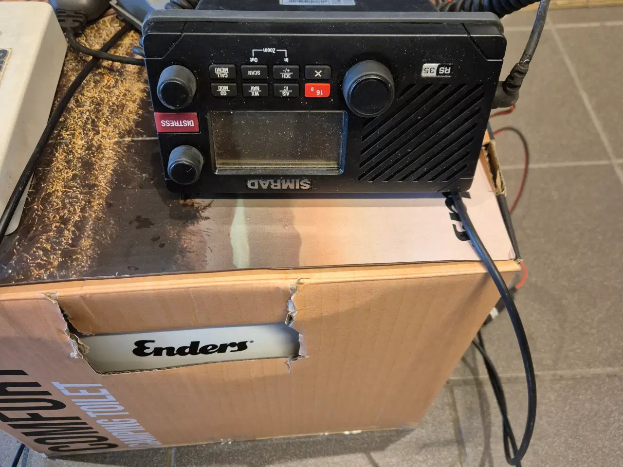 Billede 1 - Simrad radio byttes