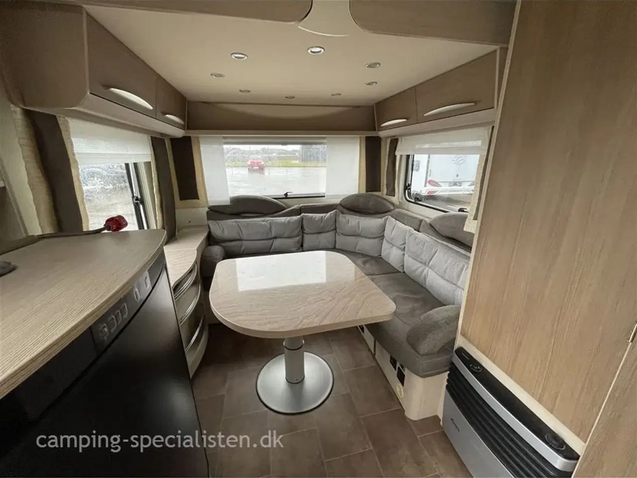 Billede 6 - 2015 - Bürstner Averso Plus 410 TS   Rigtig smart rejsevogn - Bürstner Averso Plus 410 TS fra 2015 - Kan nu opleves hos Camping-Specialisten i Silkeborg