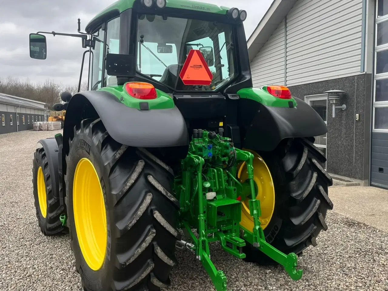 Billede 13 - John Deere 6130M med Auto Quard gearkasse og med krybe gear. I for er der frontlift og 2stk dobbeltvirkende fjernudtag