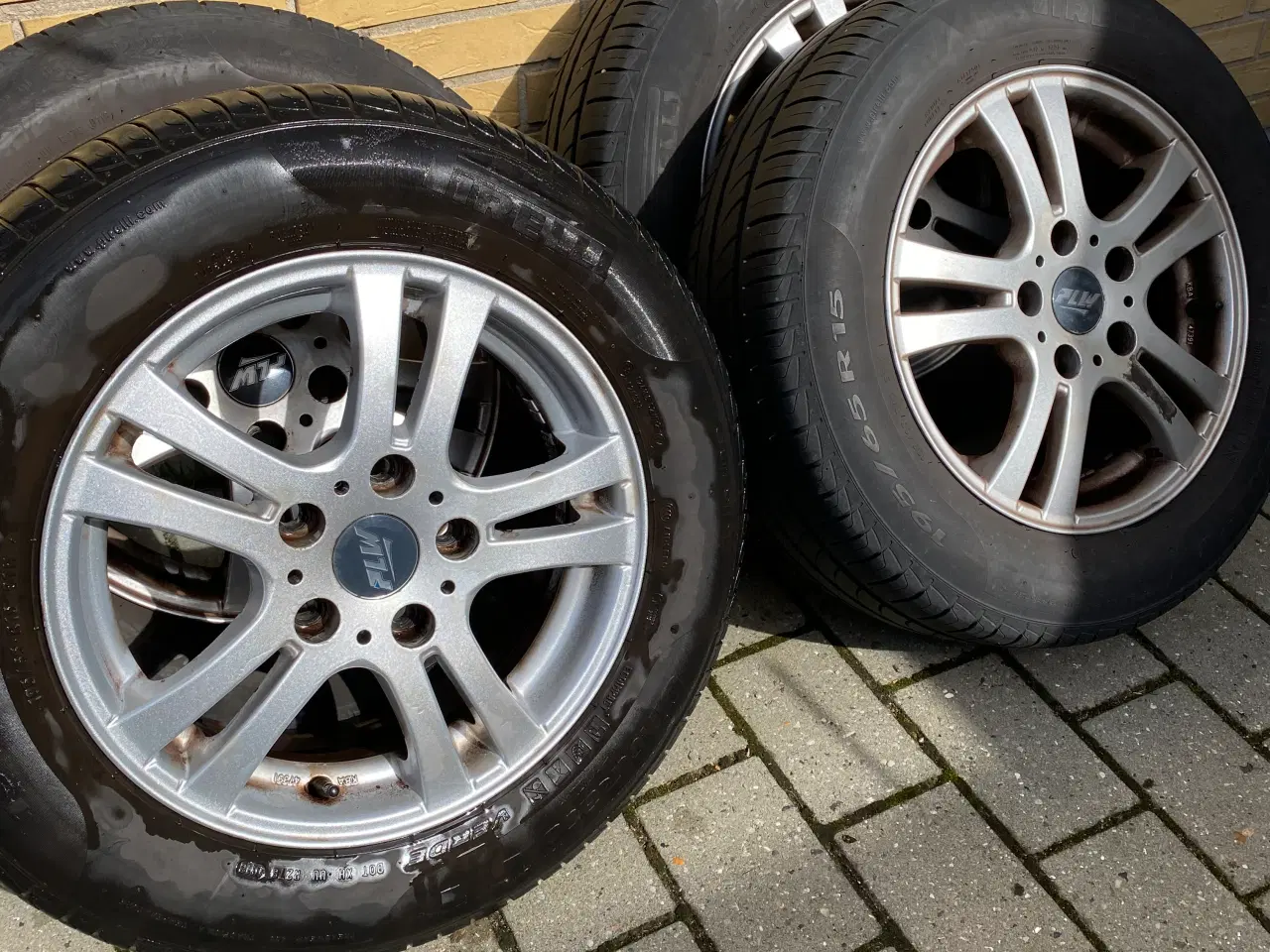 Billede 1 - Alufælge med sommerdæk 