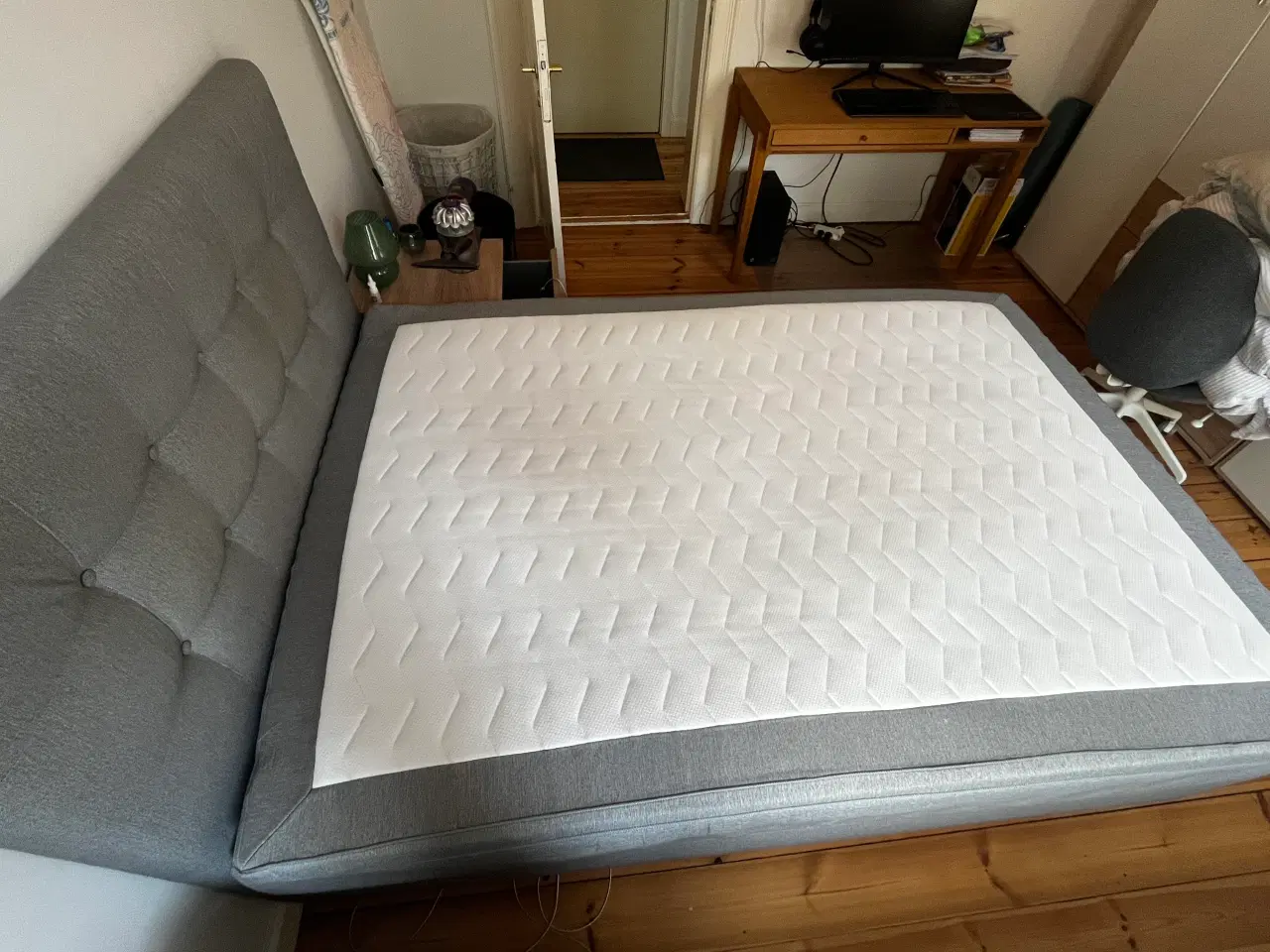 Billede 5 - Kontinentalseng fra jysk 140x200 + sengegavl