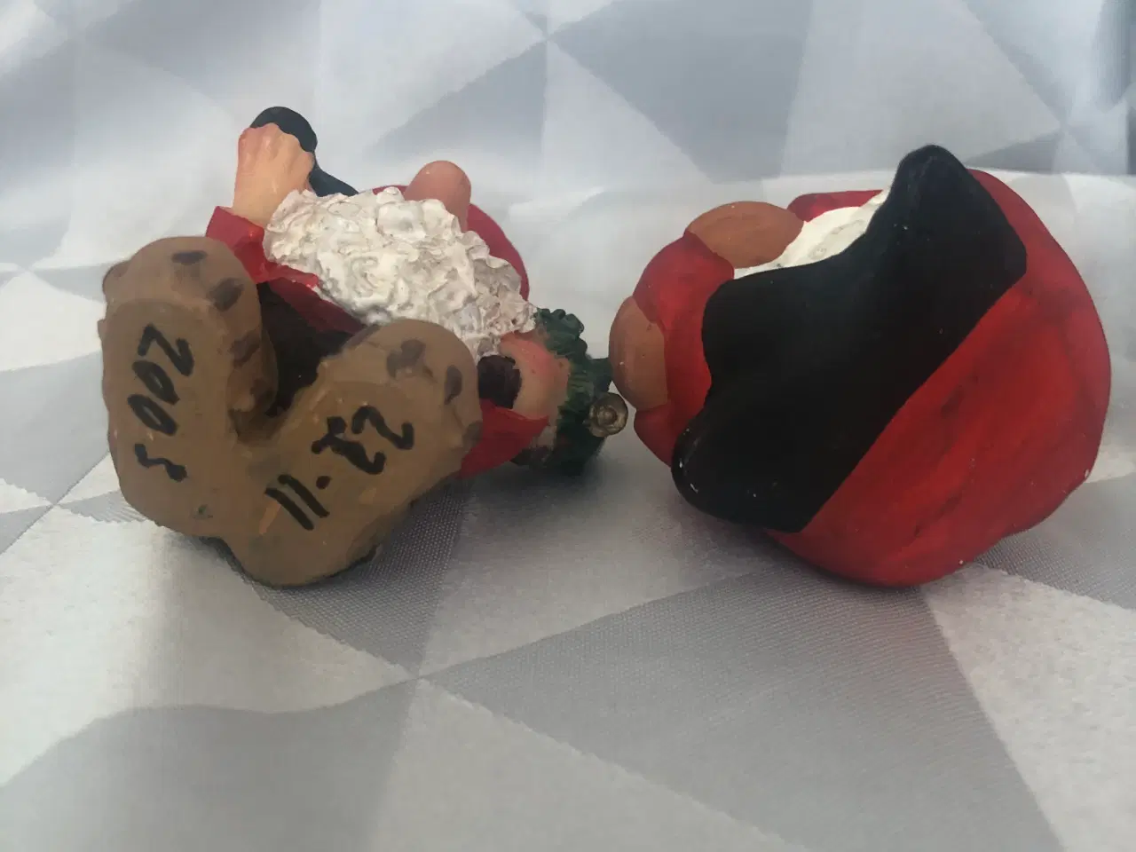 Billede 14 - 2 keramik julefigurer juletrold & julemand 
