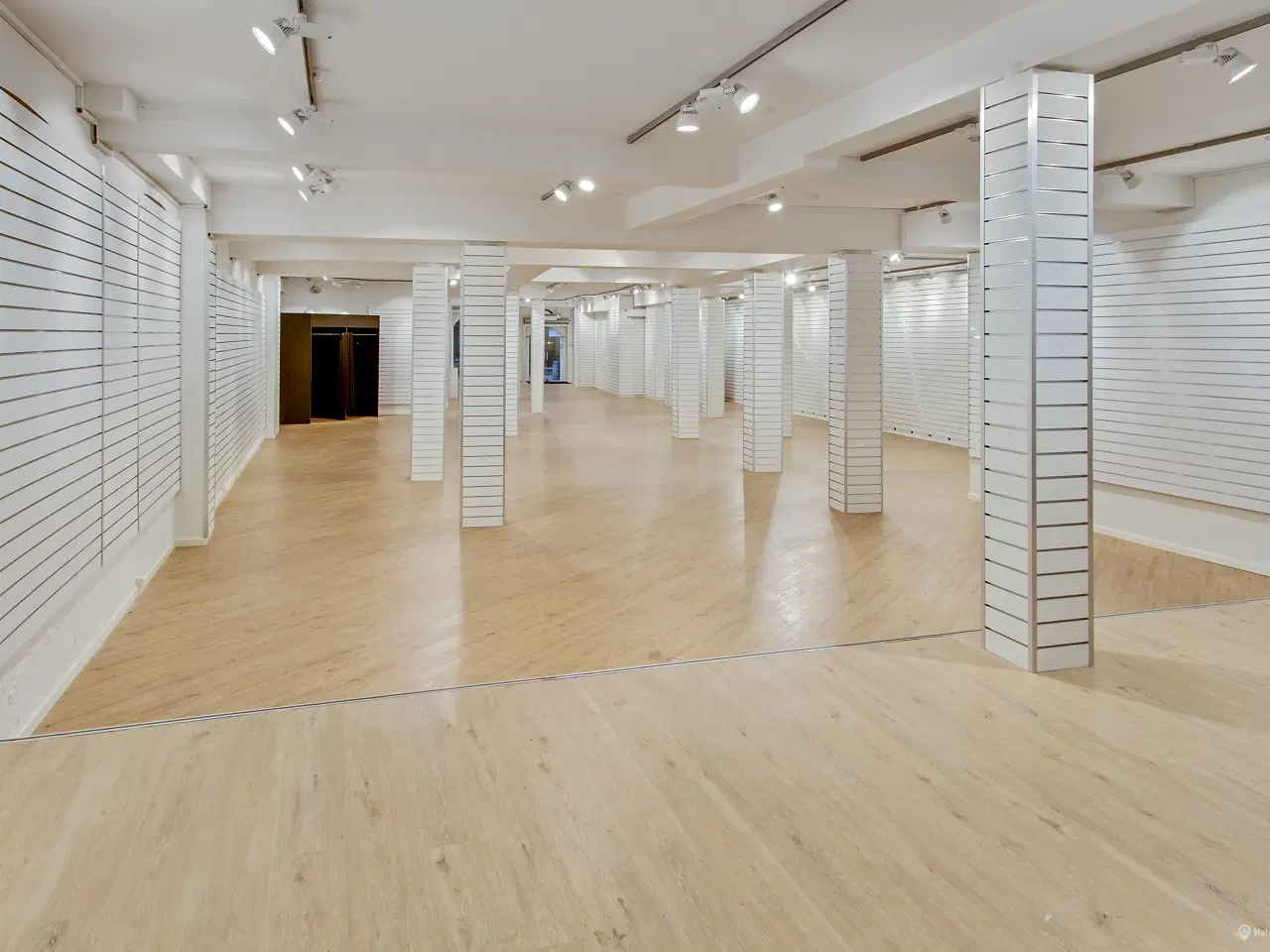 Billede 4 - Stor butik i gågaden ved Springvandspladsen