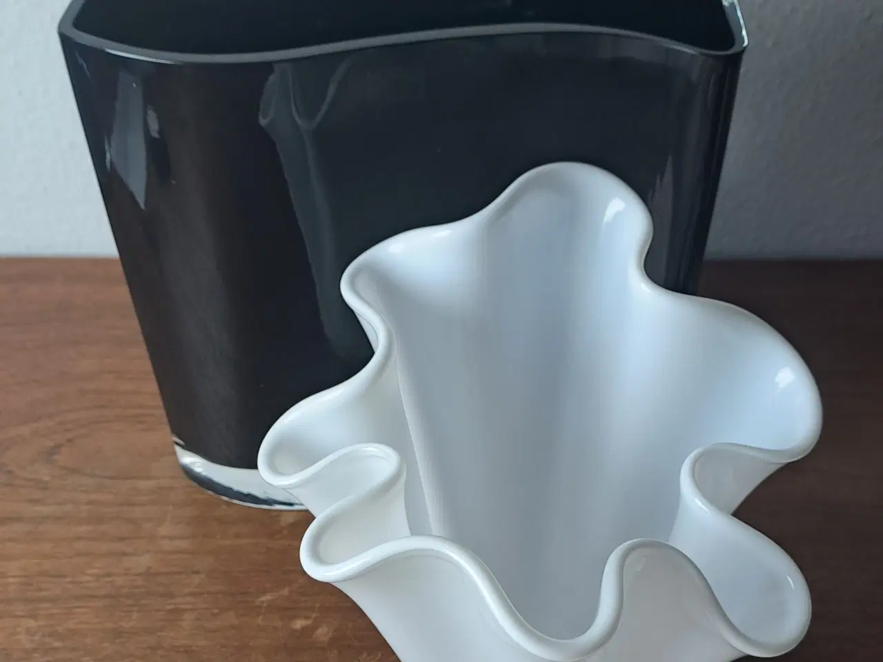 Billede 4 - PEJ glas vase og hvid Tulipan vase. 