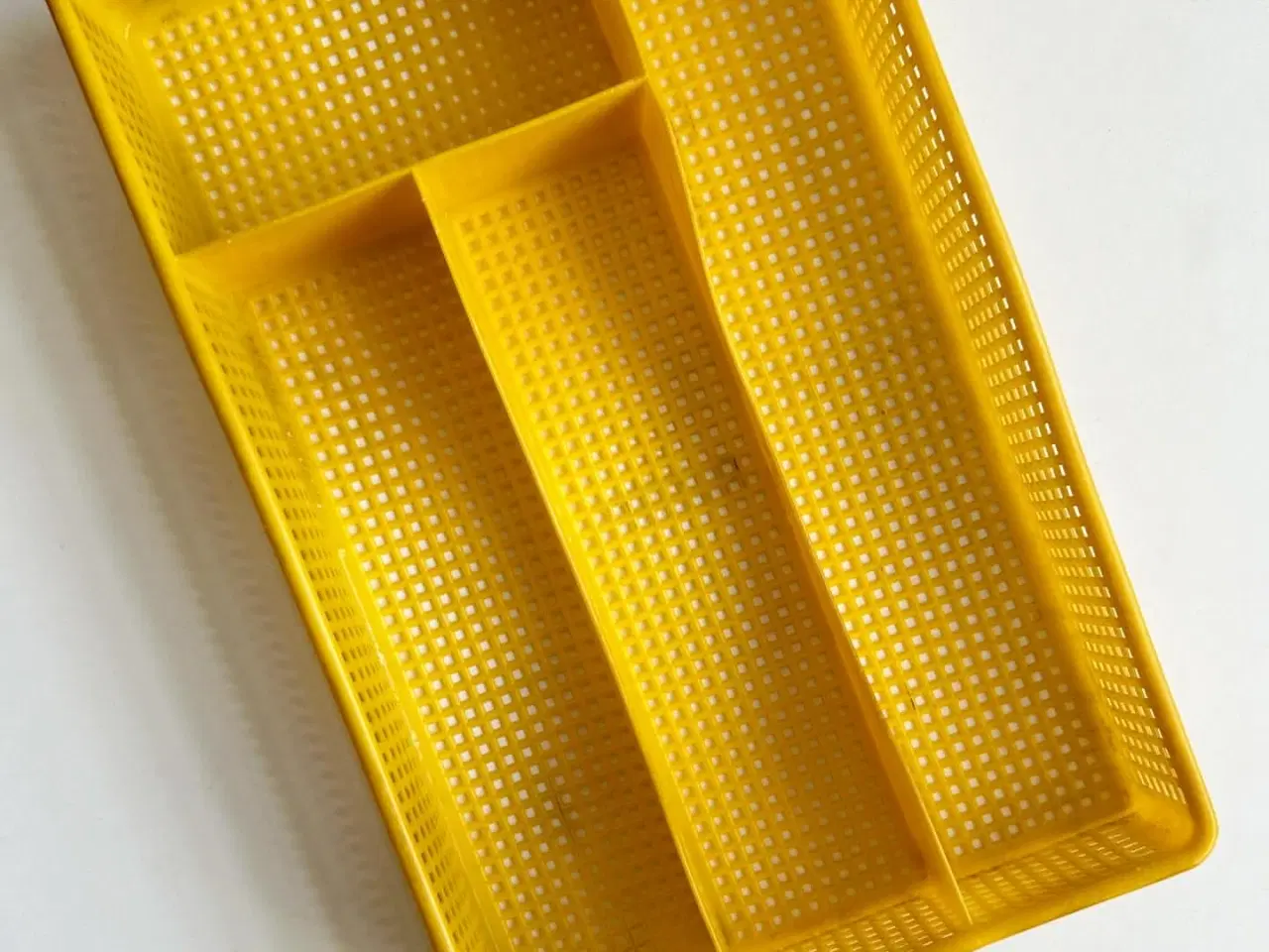 Billede 5 - Bestikbakke, gul plast