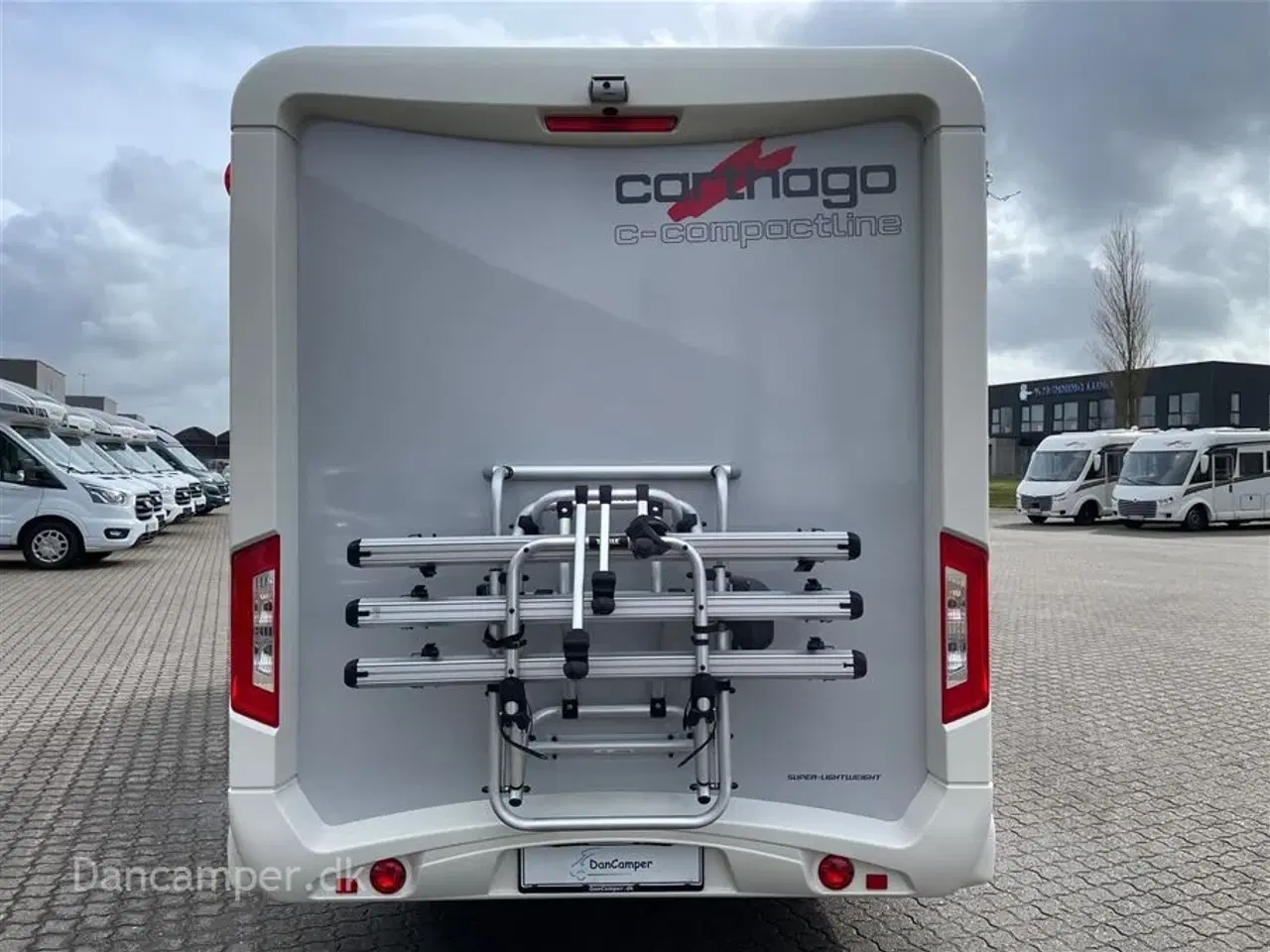 Billede 6 - 2018 - Carthago compactline 144 LE   KOMMISSIONSBIL. Automatgear - 150 hk, Enkeltsenge, solceller, inverter, hydrauliske selvnivilerende støttefødder