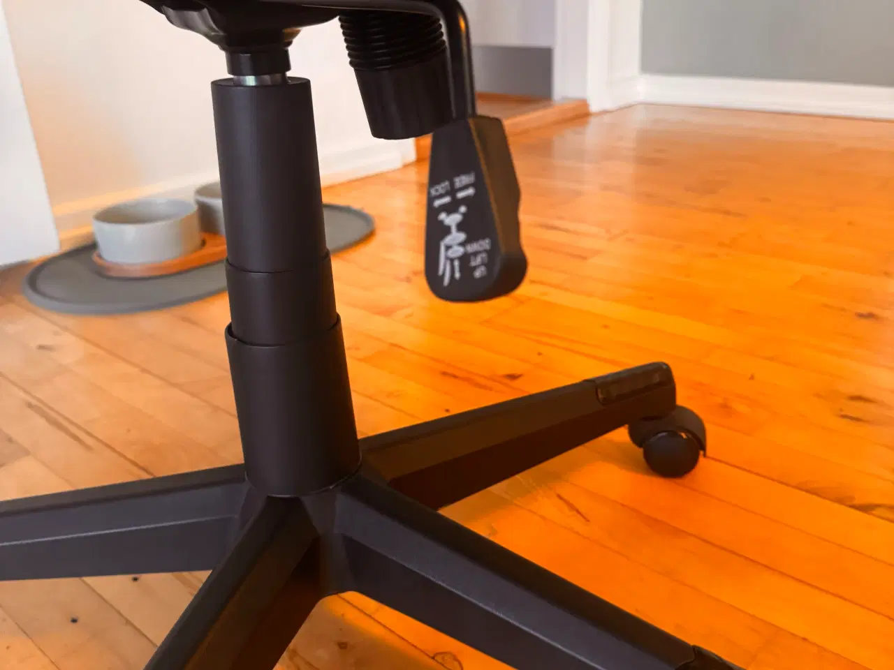 Billede 16 - Komplet Gaming setup med 2 skærme og en stol