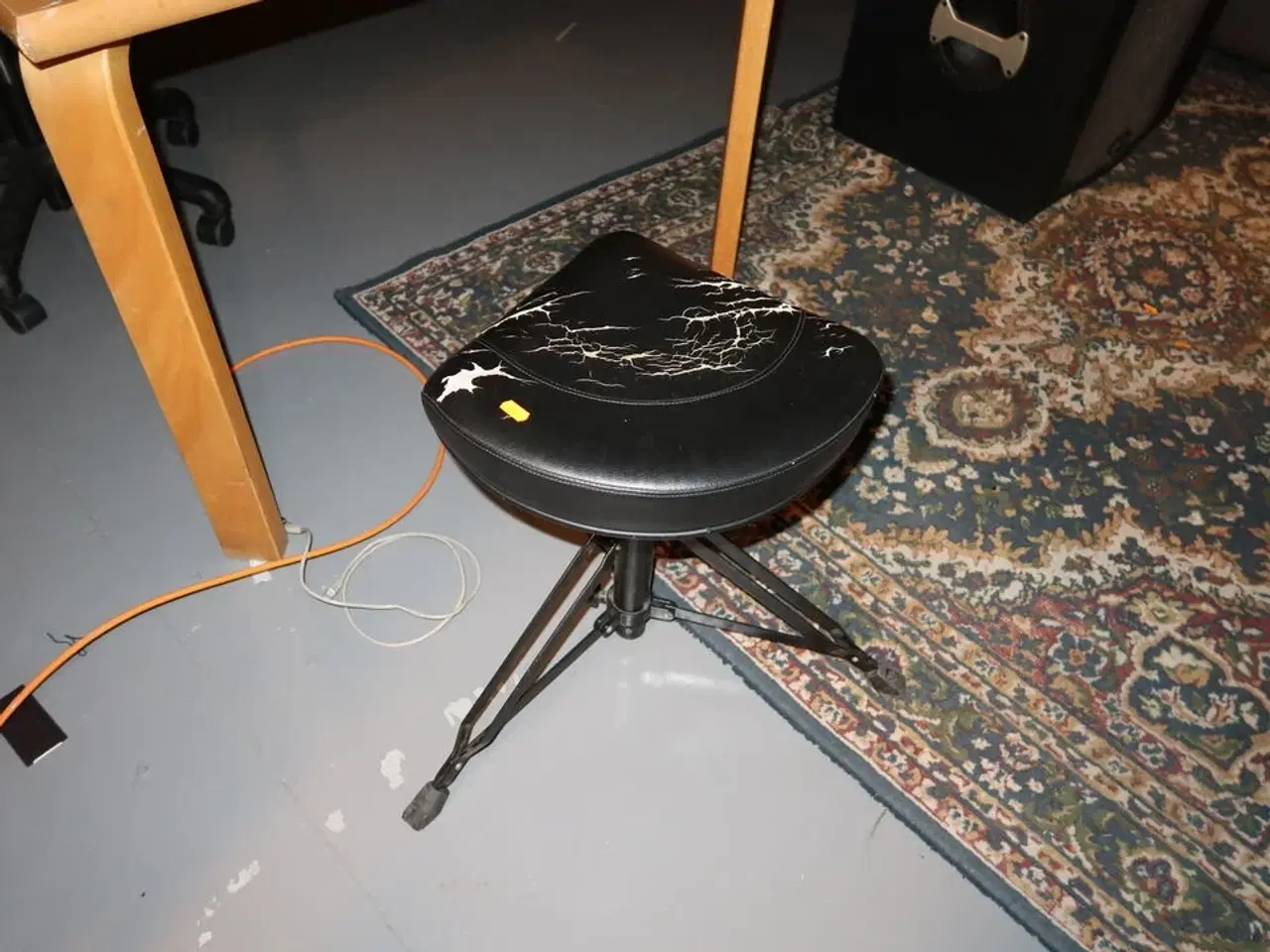 Billede 2 - Bord, kontorstol, skammel