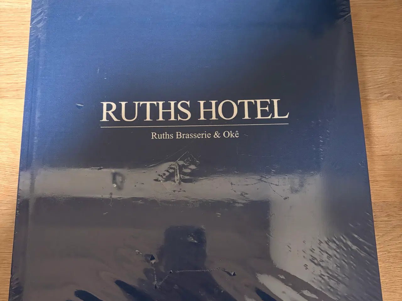 Billede 1 - SÆLGES: Ruths Hotel – luksus coffee table-bog