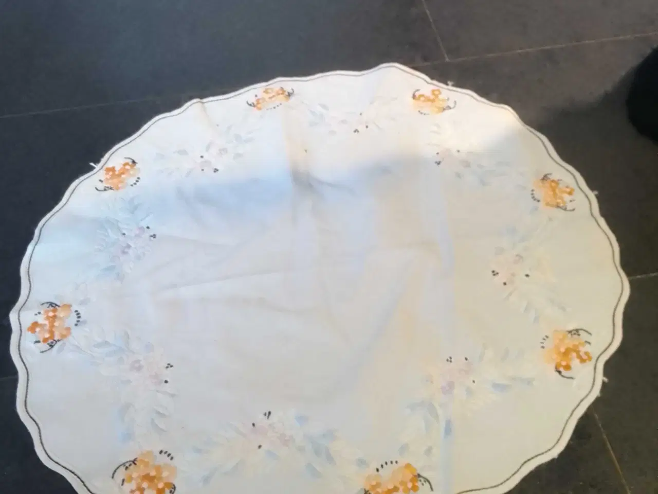 Billede 1 - Broderet oval dug vintage