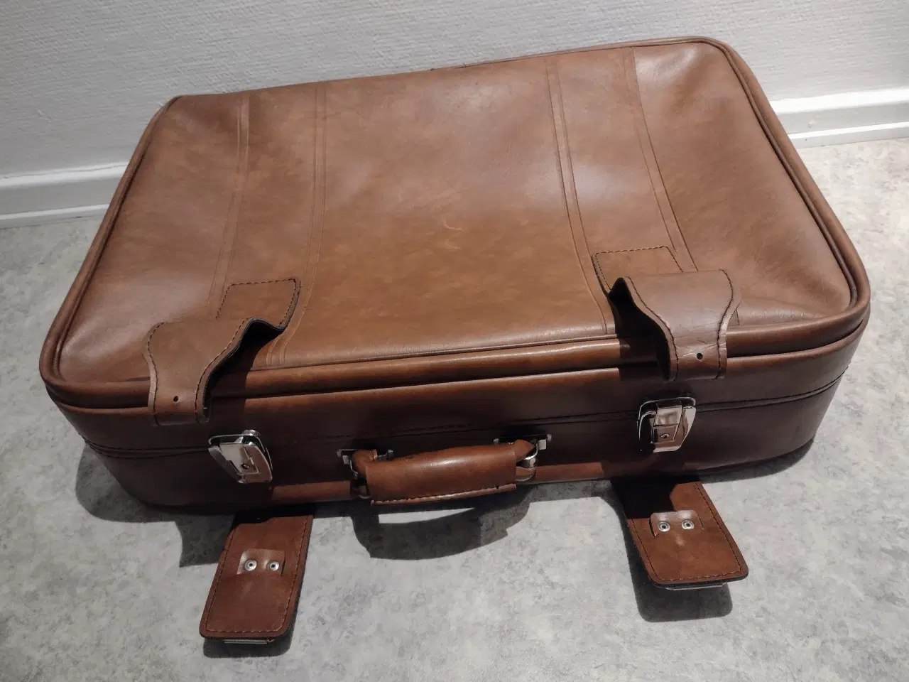 Billede 4 - Brun læder kuffert 