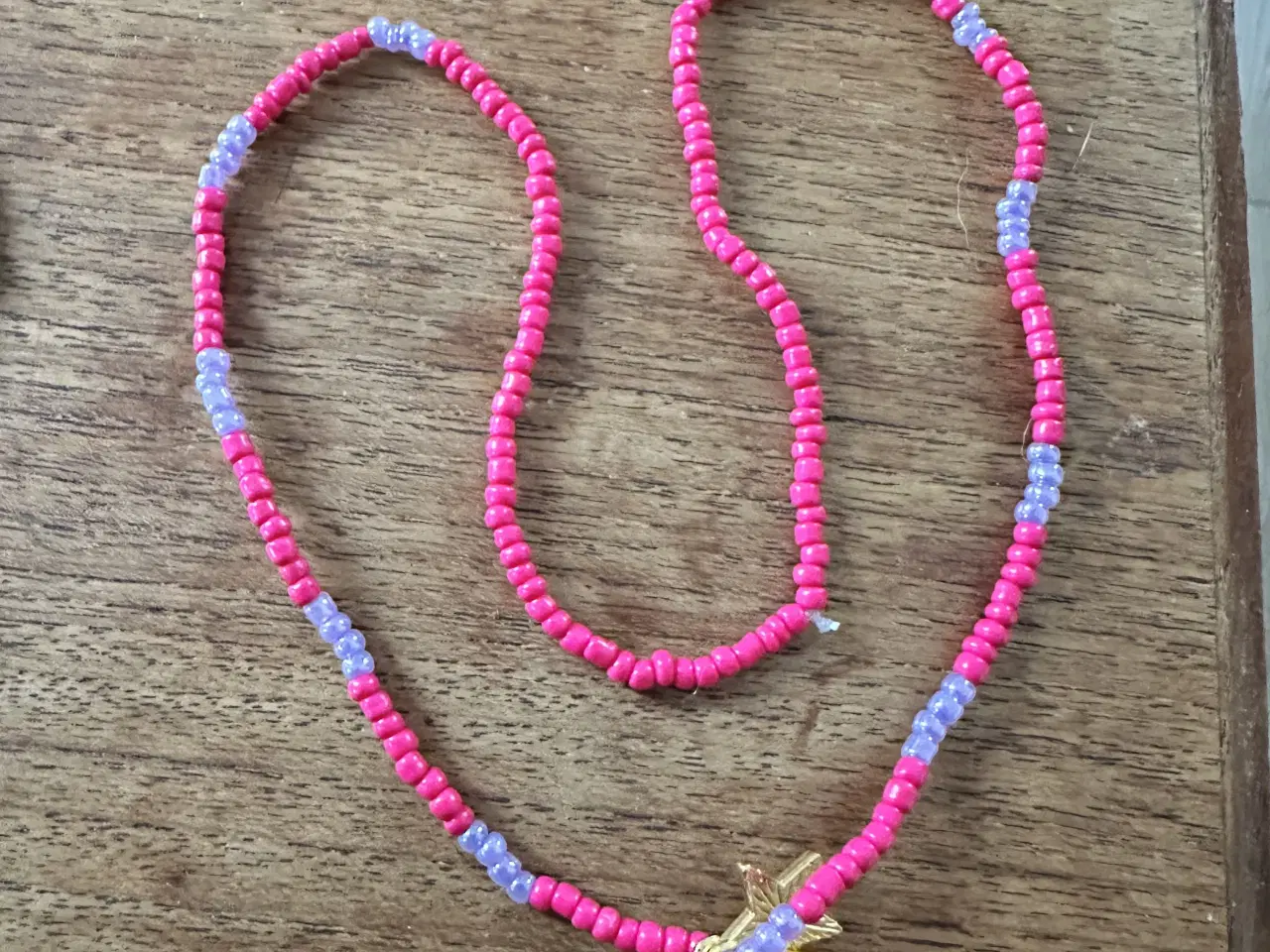 Billede 1 - Hjemmelavet halskæde med vedhæng