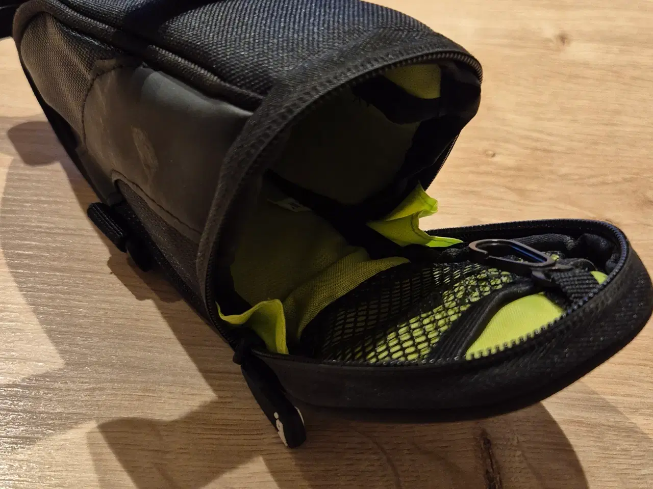 Billede 2 - Div cykeludstyr, sko mm.