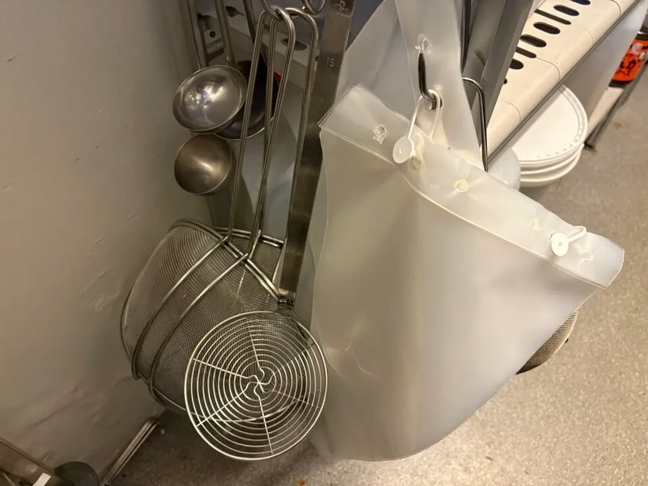 Billede 3 - Diverse køkkenværktøj SIGTE, SKEER, SPRØJTEPOSER MV