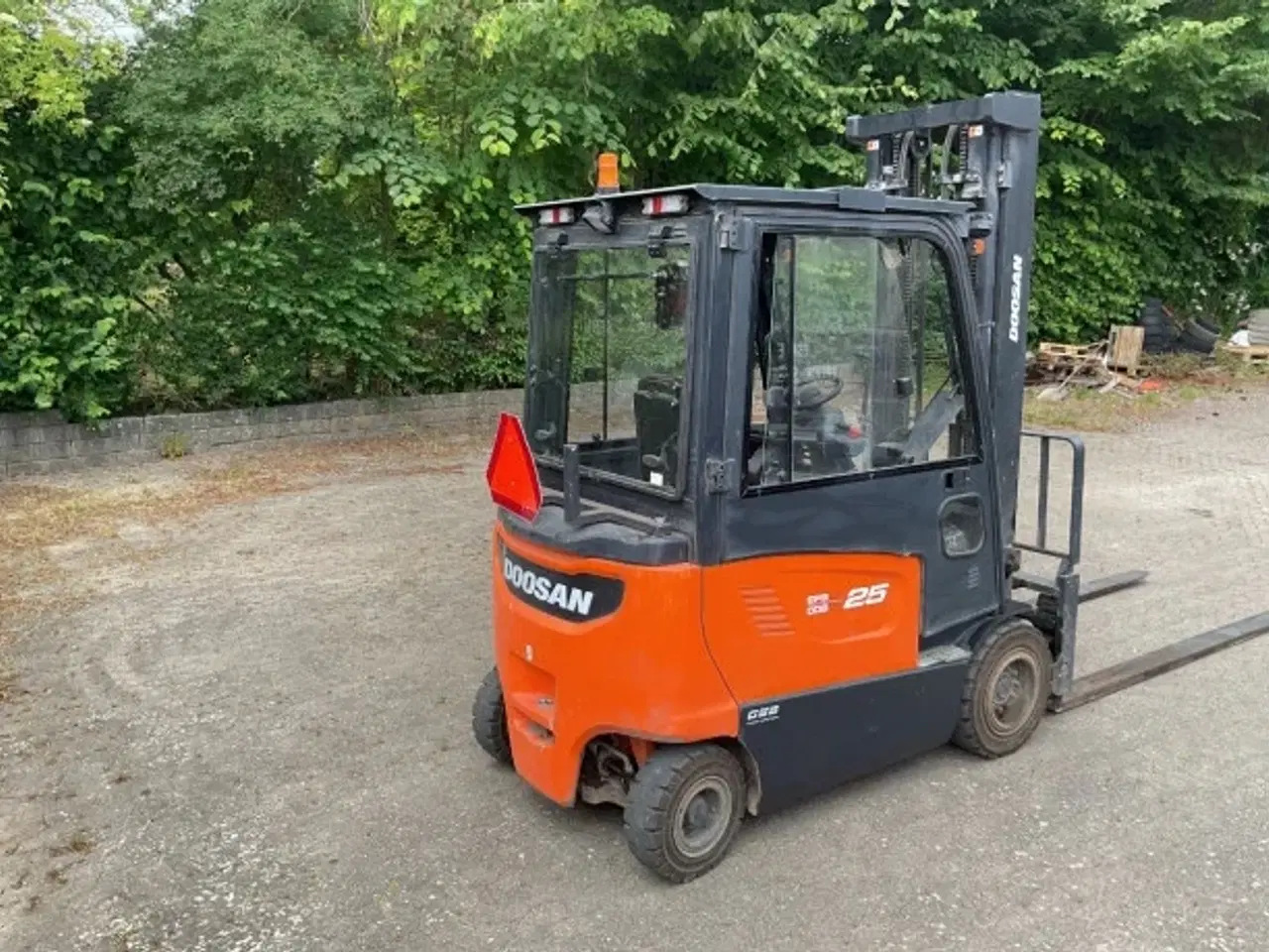 Billede 5 - Doosan 2500kg Eltruck med førrehus. Lange gafler fra2018 Ny pris 75000kr