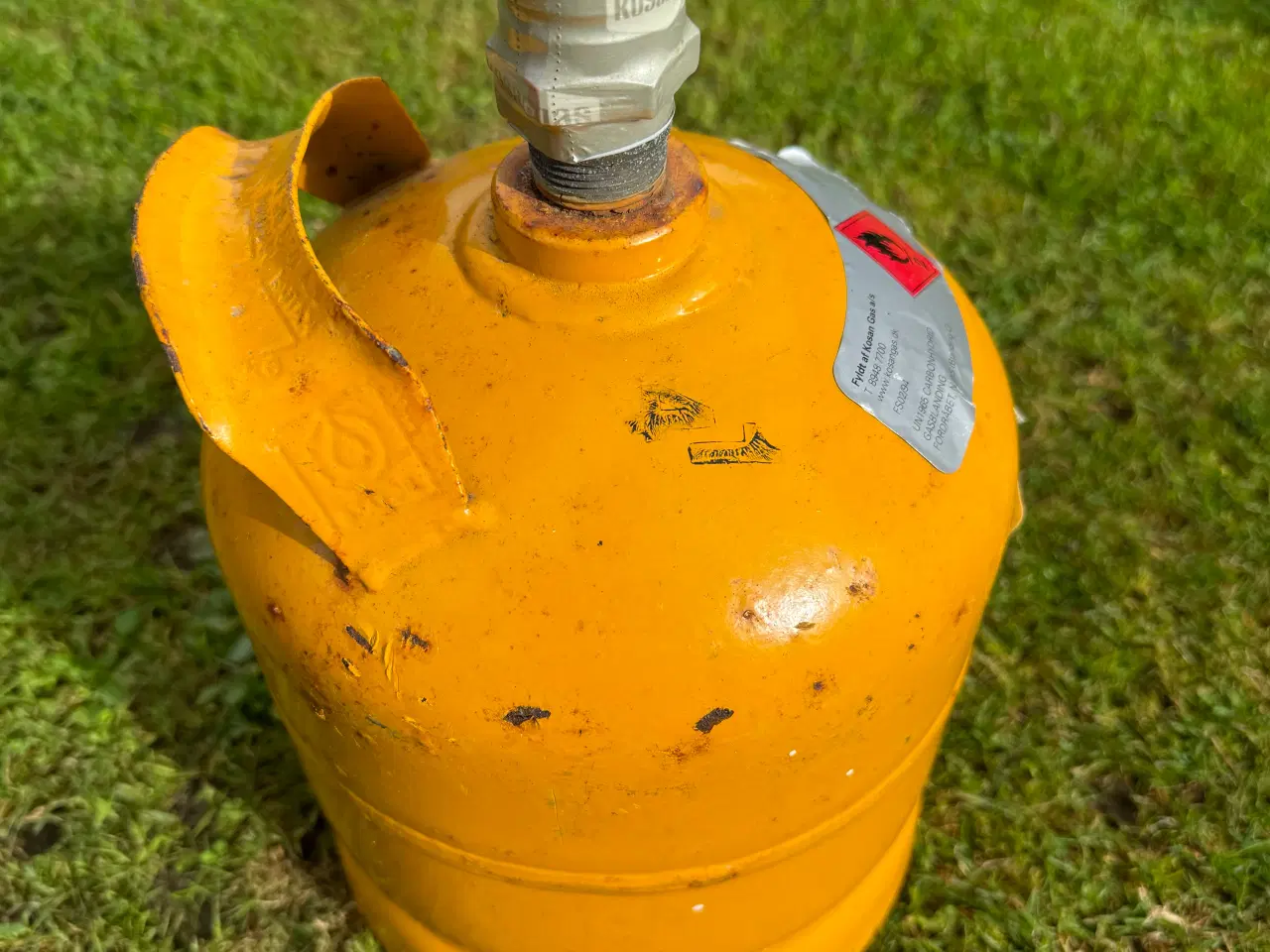 Billede 3 - 2 kg gasflaske fyldt og plomberet