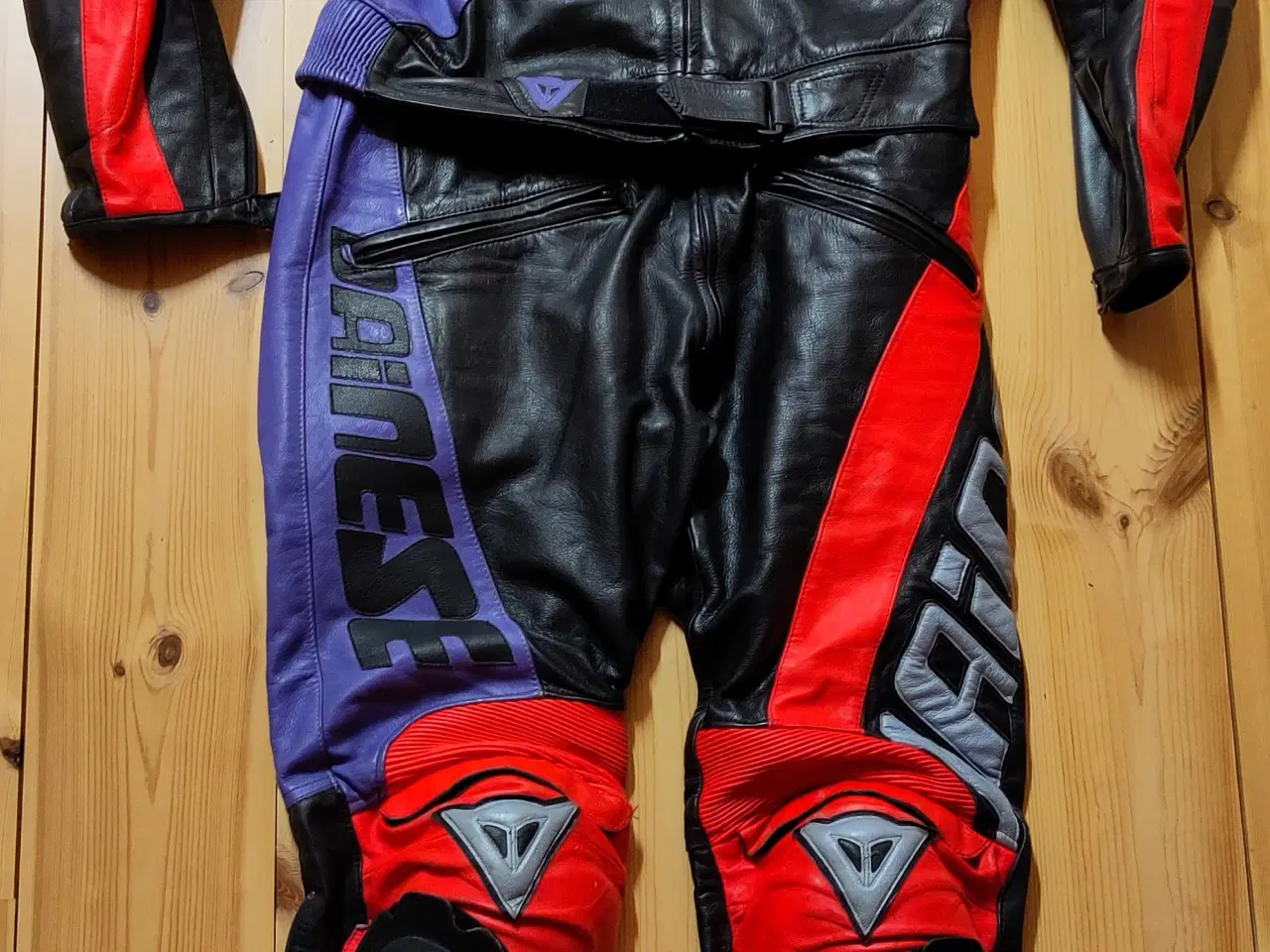 Billede 1 - Dainese læderdragt str 52