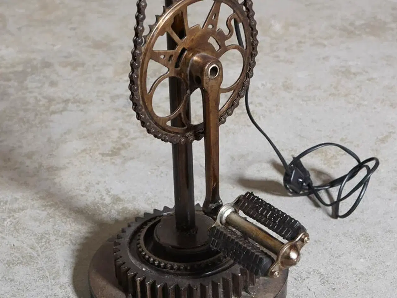 Billede 5 - Ny Lampe i jern med cykel look