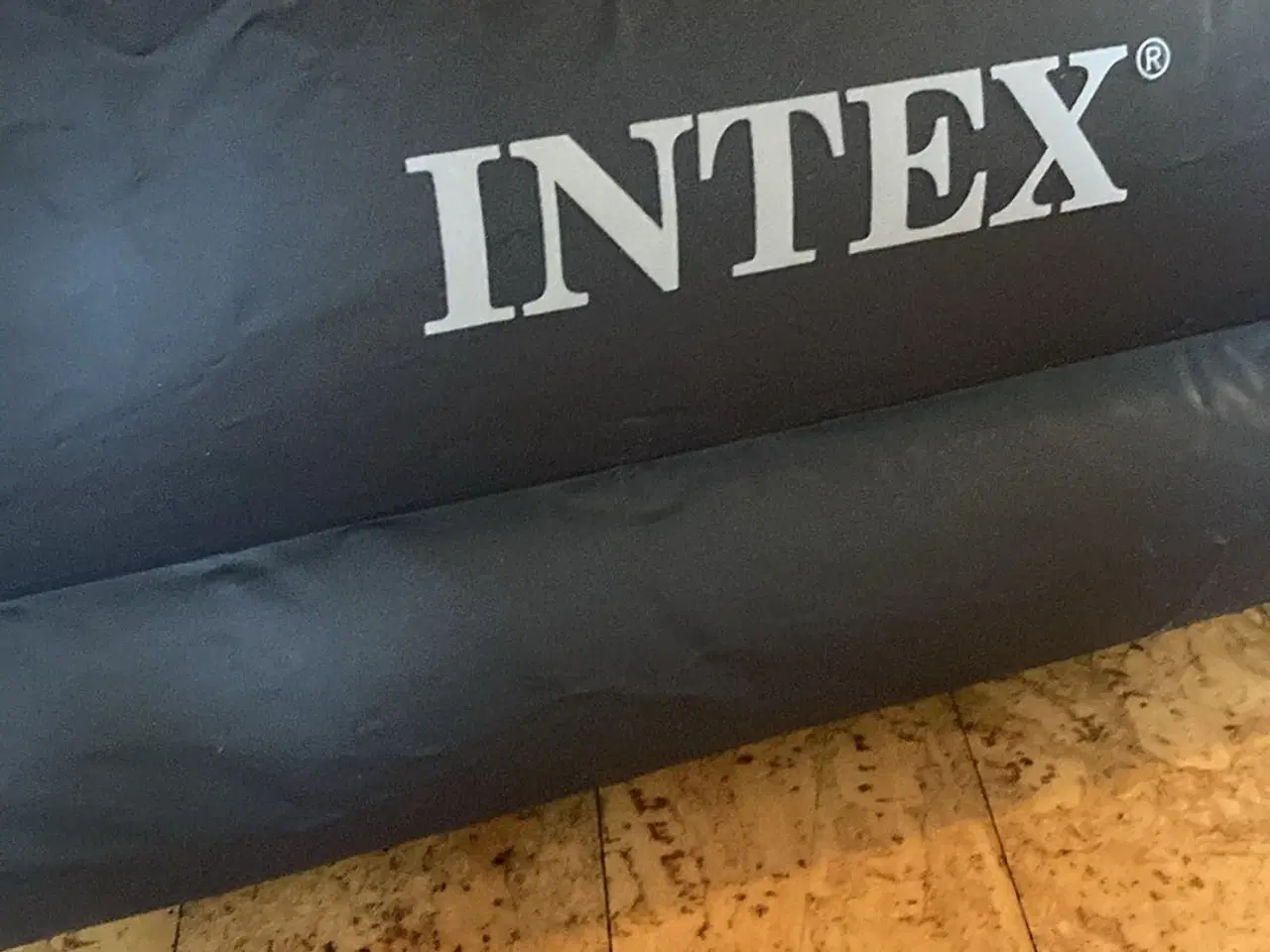 Billede 4 - INTEX luftmadras m indbygget pumpe 