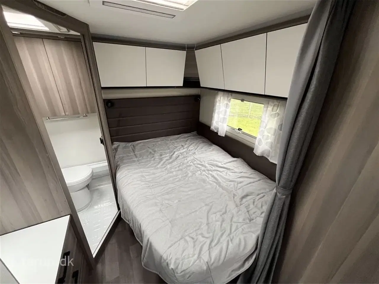 Billede 16 - 2022 - Kabe Estate 600 XL KS   Cykelstativ, Mestic klimaanlæg, rundsiddegruppe, ALDE centralvarme, vandbåren gulvvarme, stort køle/ frys, alufælge, glatte sider, fransk dobbeltseng