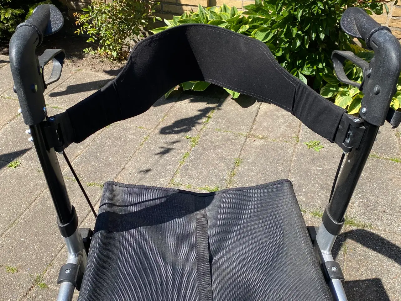 Billede 3 - Kombineret rollator og kørestol