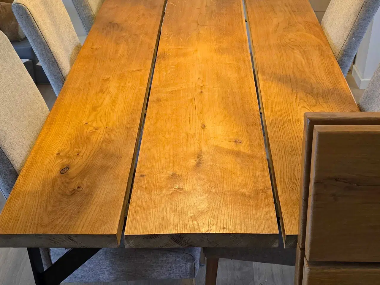 Billede 1 - Spisebord i egetræ plankebord
