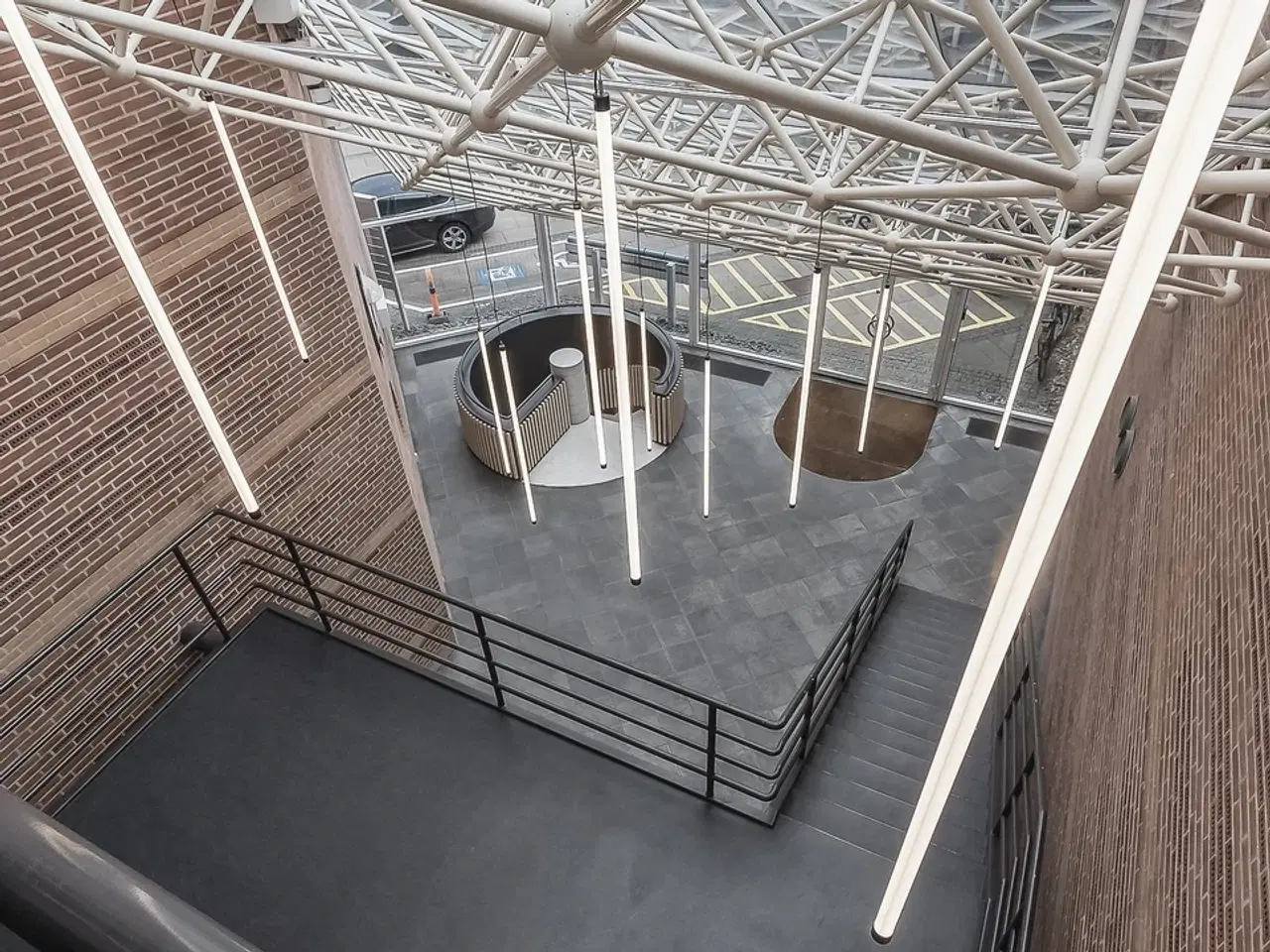 Billede 12 - 819 m² kontor med plads til 44 arbejdspladser, nem tilgængelighed og parkering.