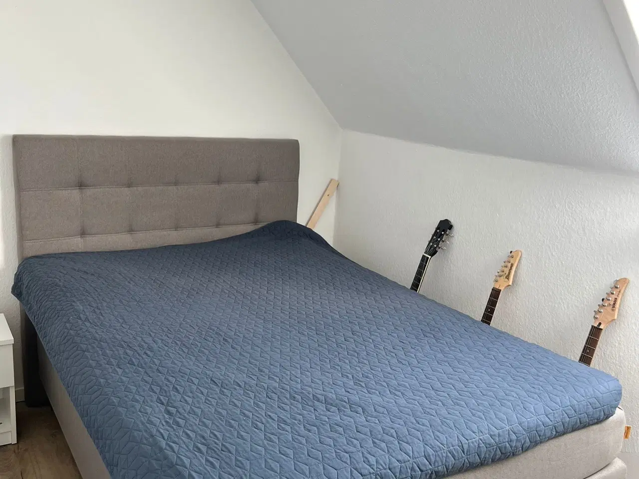 Billede 1 - queensize-seng 140x200cm 