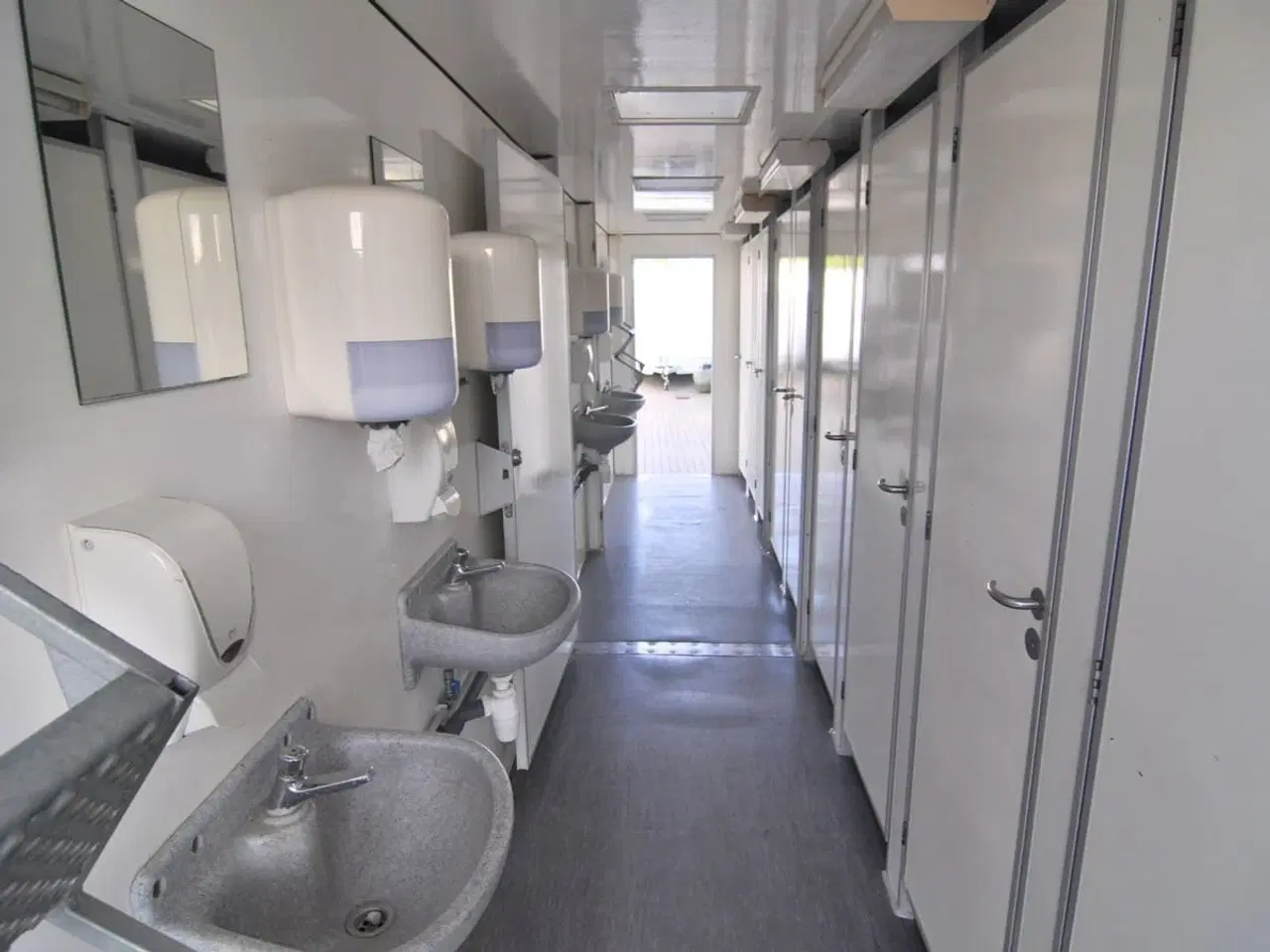 Billede 6 - Type 730: Toiletvogn med 10 toiletter