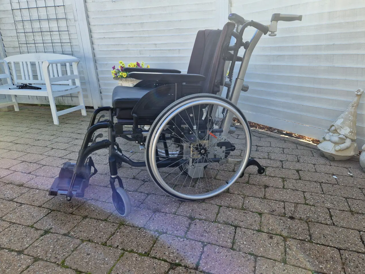 Billede 2 - Invacare kørestol let brugt.