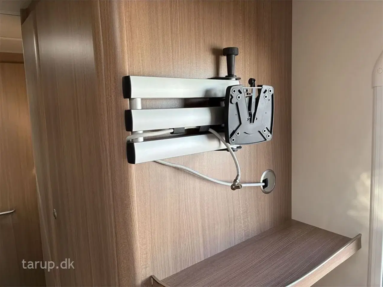 Billede 18 - 2014 - Fendt Bianco 465 SFB Fortelt: Isabella Sun Shine Plus m/ fronter, mover, cykelholder, rundsiddegruppe, tv-antenne, stort 135 l. køleskab, 3 gasblus,