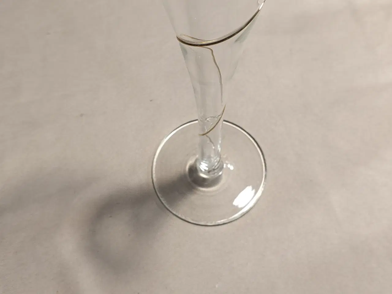 Billede 3 - Champagnefløjte / glas med guldkant