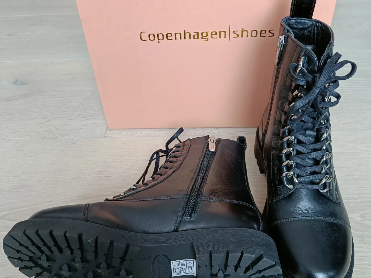 Billede 5 - Sorte støvler str. 36, fra Copenhagen Shoes 