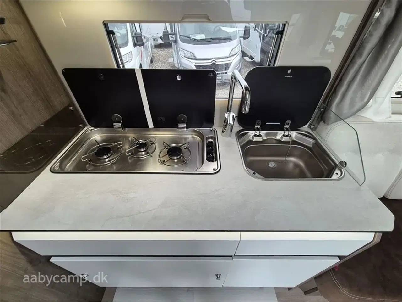 Billede 15 - 2021 - Benimar Amphitryon 957 Solceller. lithium batterier. A/C. hydrauliske støtteben. Webasto Dieselfyr. sænkbart cykelstativ. Luftundervogn på bagaksel.