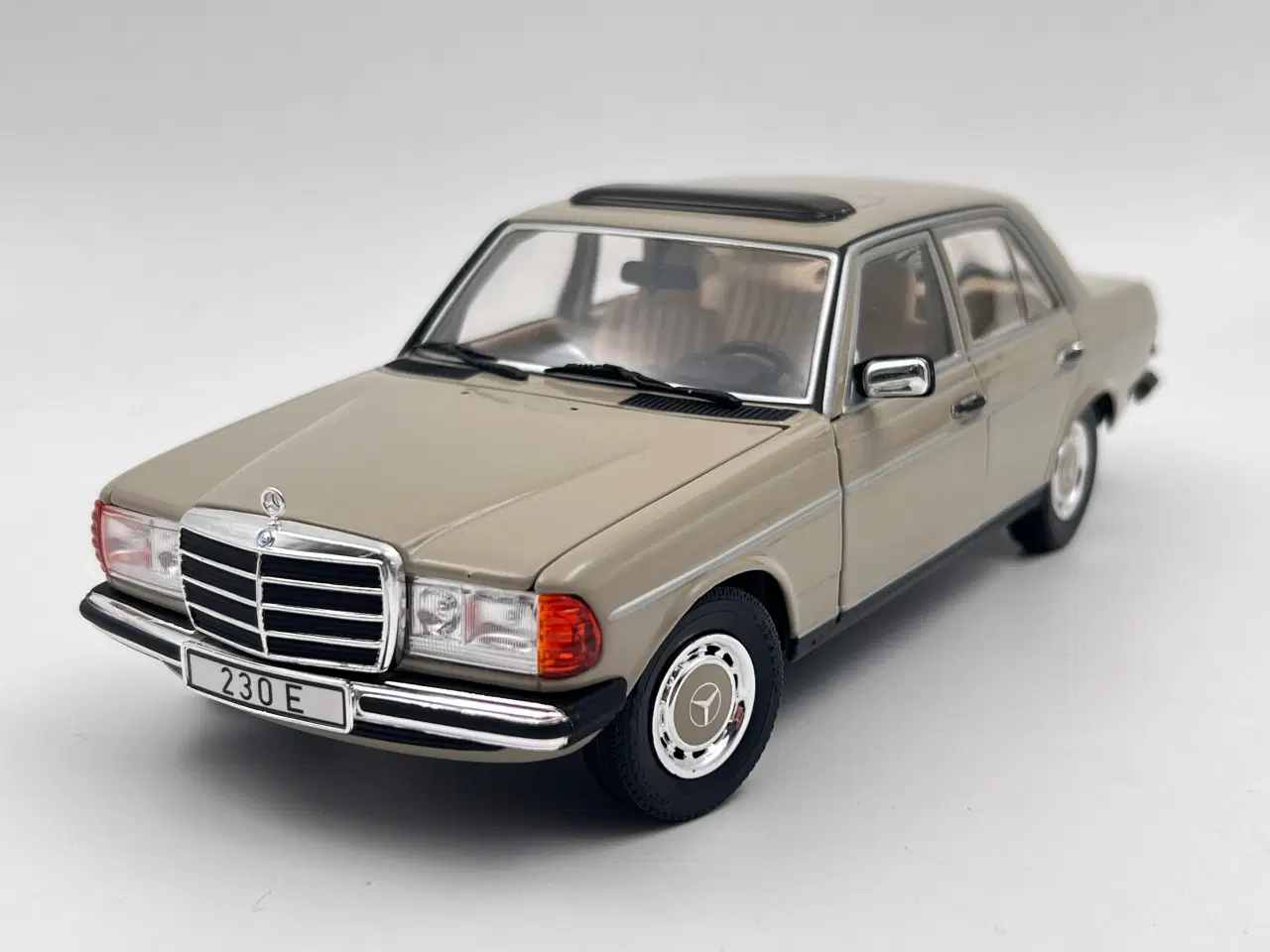 Billede 2 - 1979 Mercedes-Benz 230 E Sjælden model - 1:18 