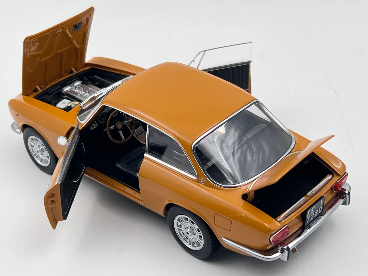 Billede 4 - 1970 Alfa Romeo 1750 GTV 1:18  Super flot