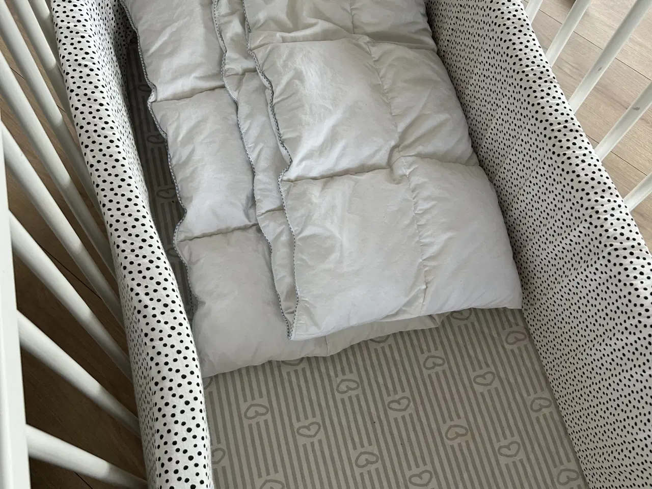 Billede 7 -  Hvid tremmeseng