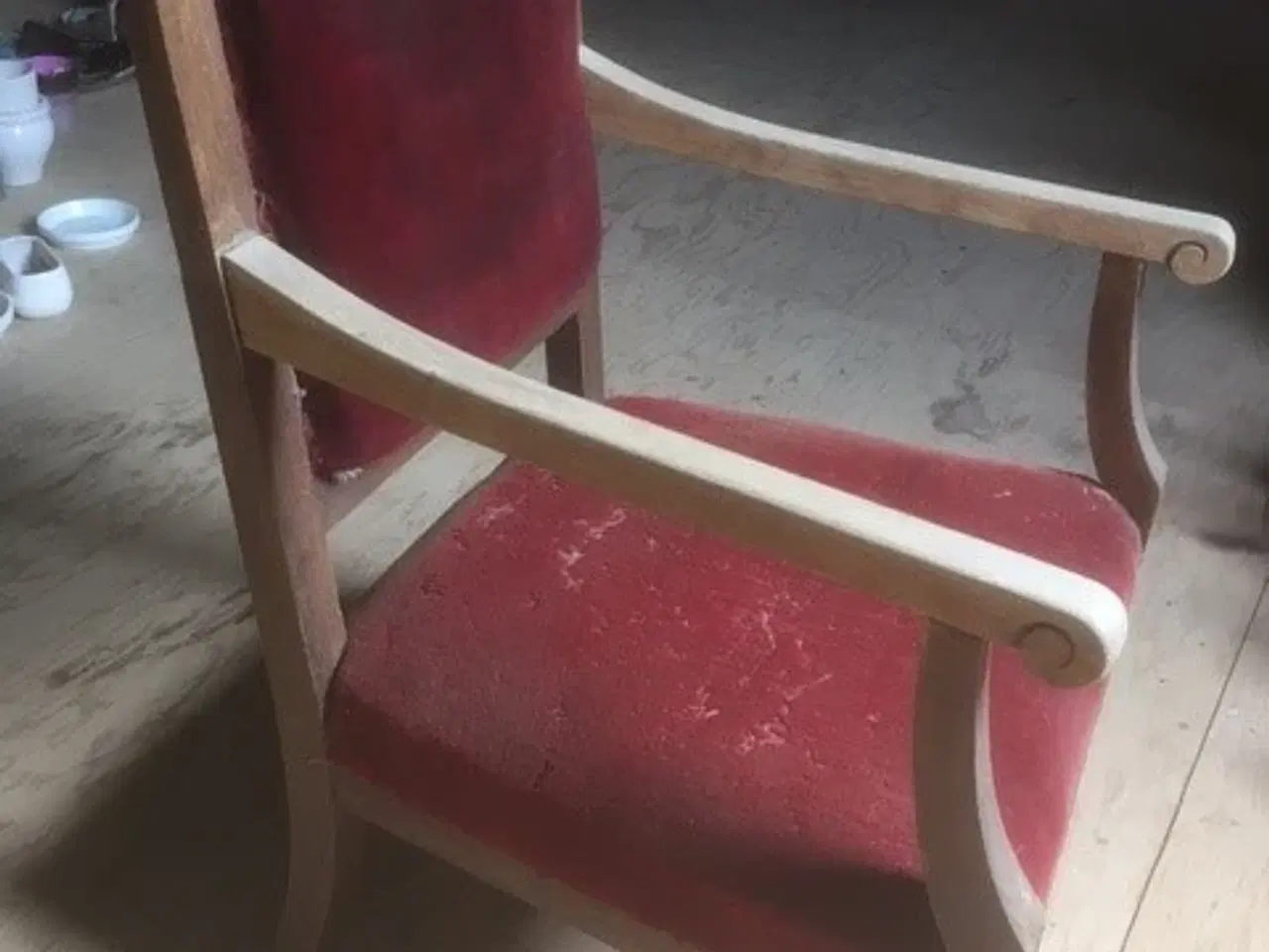 Billede 2 - Antik stol i rød plys